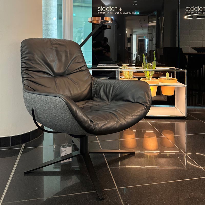 Freifrau-Leya-Lounge-Chair