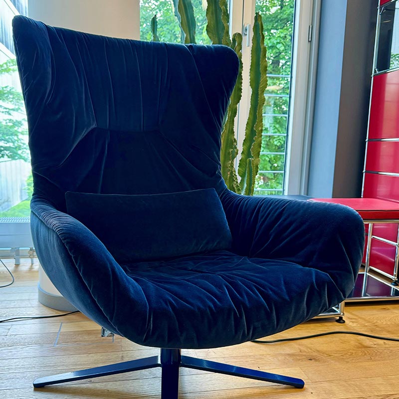 Freifrau-Leya-Wingback-Chair
