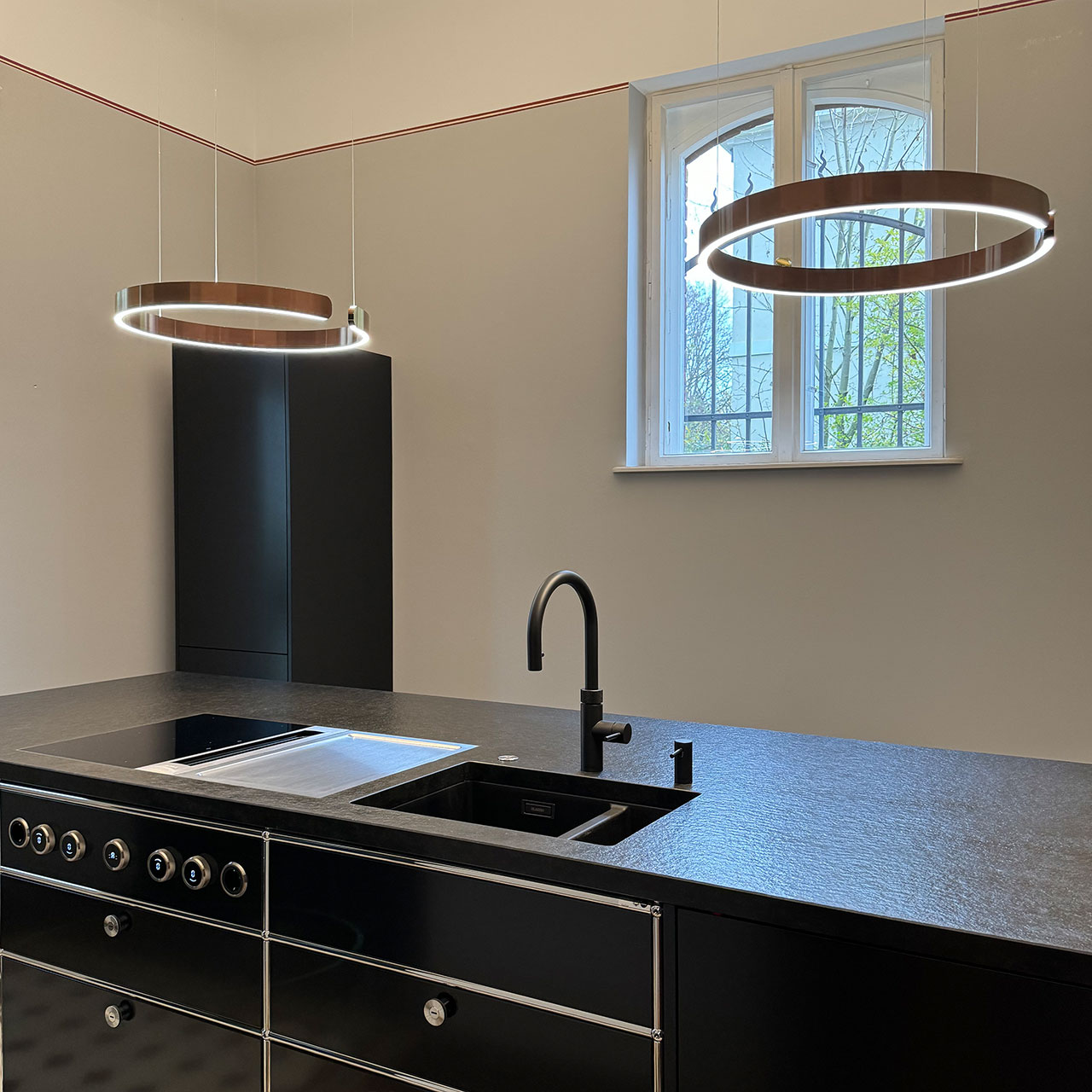 USM Haller Küche + Occhio Mito sospeso