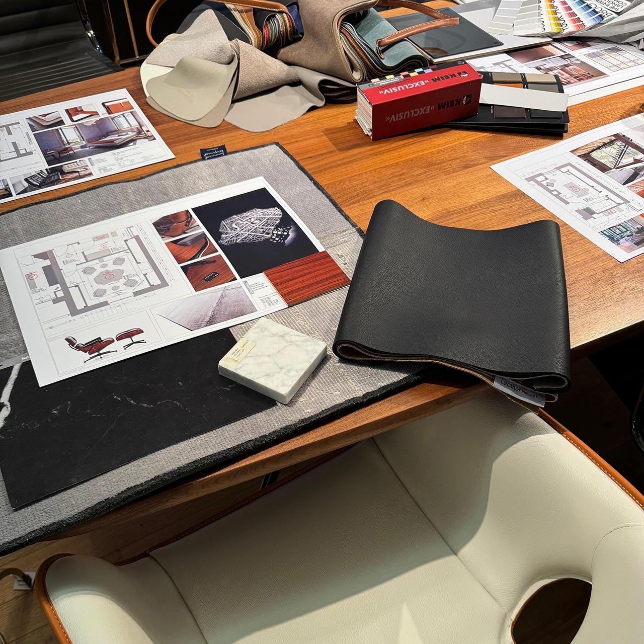 Presentation unserer Planung im Showroom Form + Funktion, Gestalltung + Oberflächen + Farbe