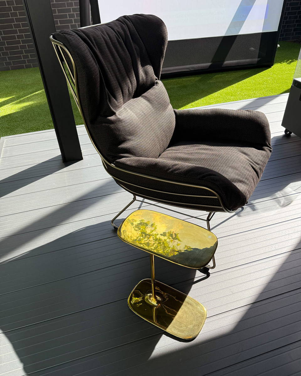 Freifrau Leyasol Wingback Chair 01