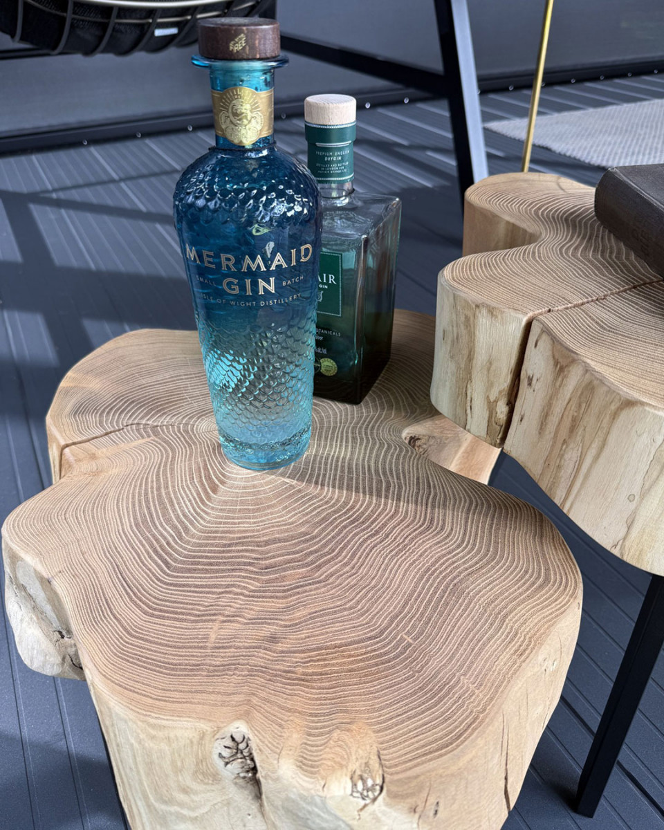 JANUA BC 05 Stomp Outdoor Akazie Beistelltisch 01