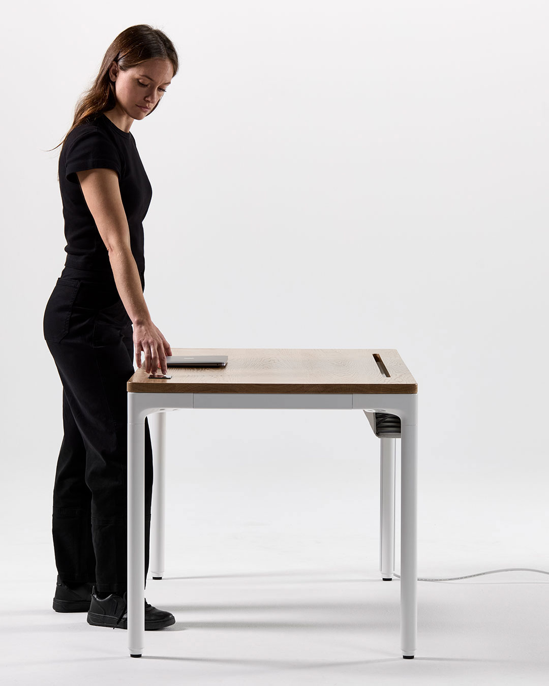 Humanscale eFloat Quattro Ergonomischer Steh-Sitz-Tisch