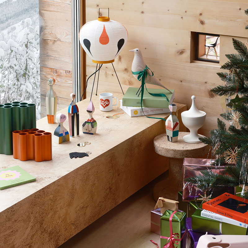 Vitra Christmas Accessoires Akari Nuage, Wooden Dolls Eames Elephant – Homestory Winter Vitra Christmas Accessoires Akari Nuage, Wooden Dolls Eames Elephant - Homestory Winter